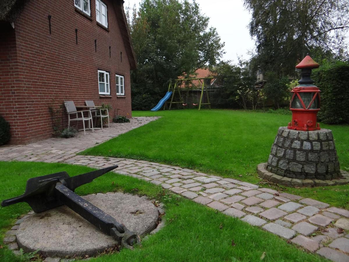 Ferienwohnung-Dg-Im-Reetdachhaus-Im-Ort-Welt Exterior photo