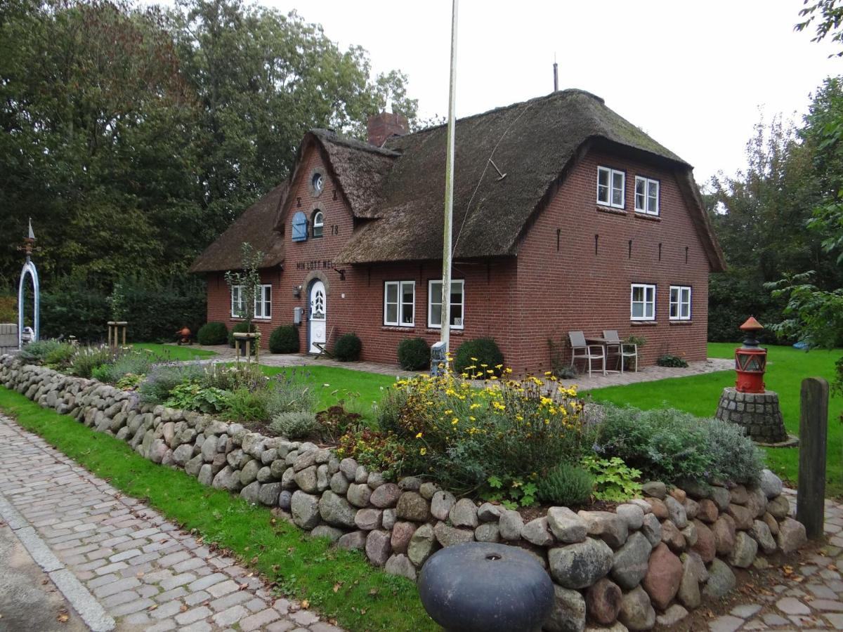 Ferienwohnung-Dg-Im-Reetdachhaus-Im-Ort-Welt Exterior photo