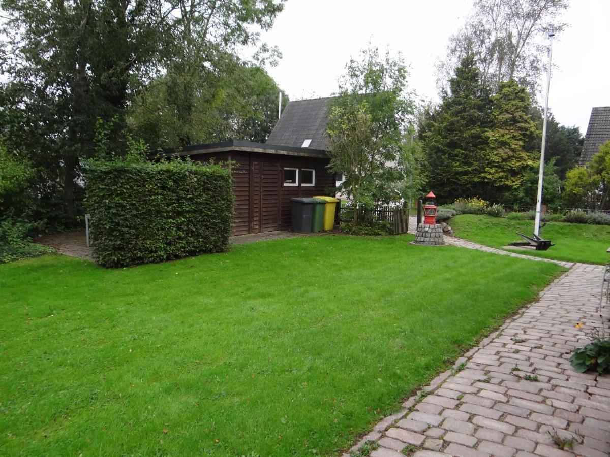 Ferienwohnung-Dg-Im-Reetdachhaus-Im-Ort-Welt Exterior photo