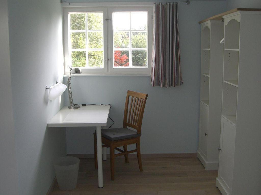 Ferienwohnung-Dg-Im-Reetdachhaus-Im-Ort-Welt Exterior photo